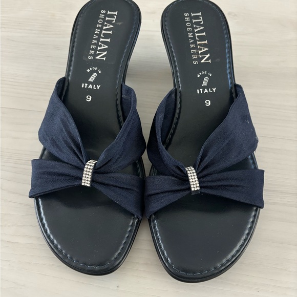 Navy Blue Italian shoemaker slip on with rhinestones size 9. Good condition - Picture 4 of 4
